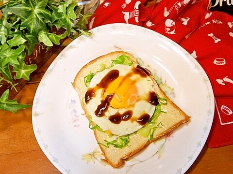 レンジで簡単！あのソースで旨さUPな目玉焼きサンド